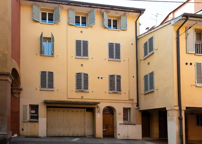 Bologna's Way Cento Traxenda Апартаменты *