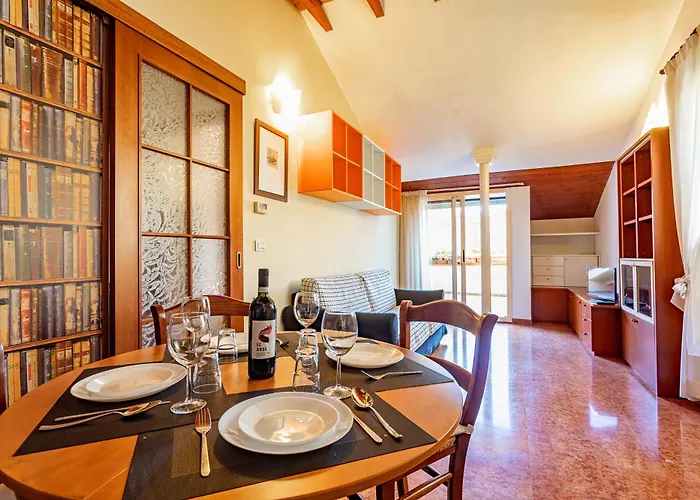 Bologna's Way Cento Traxenda Апартаменты *